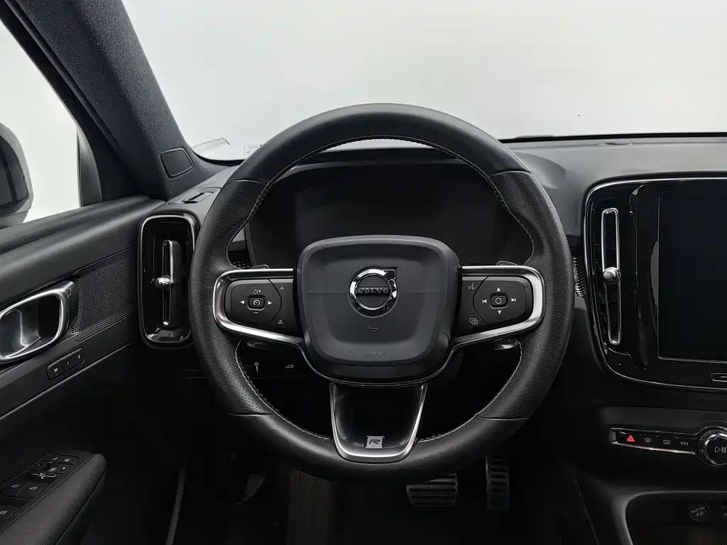 Volvo XC40 — миниатюра 11