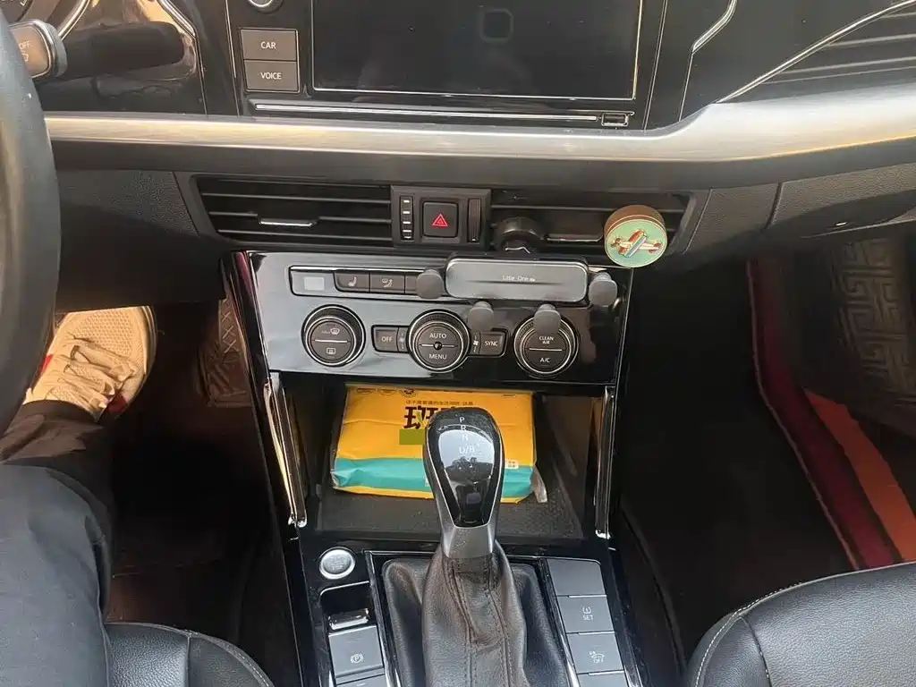 Volkswagen Passat PHEV — миниатюра 5