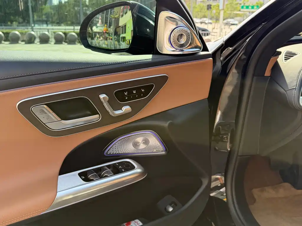 Mercedes-Benz E-Class — миниатюра 10