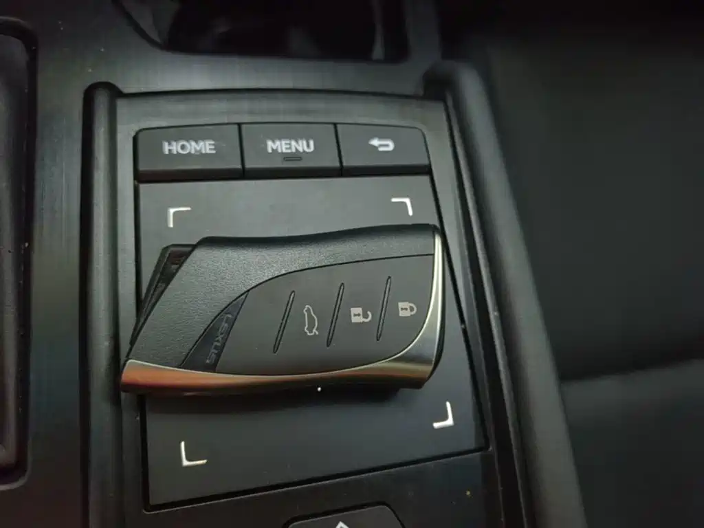 Lexus ES — миниатюра 9
