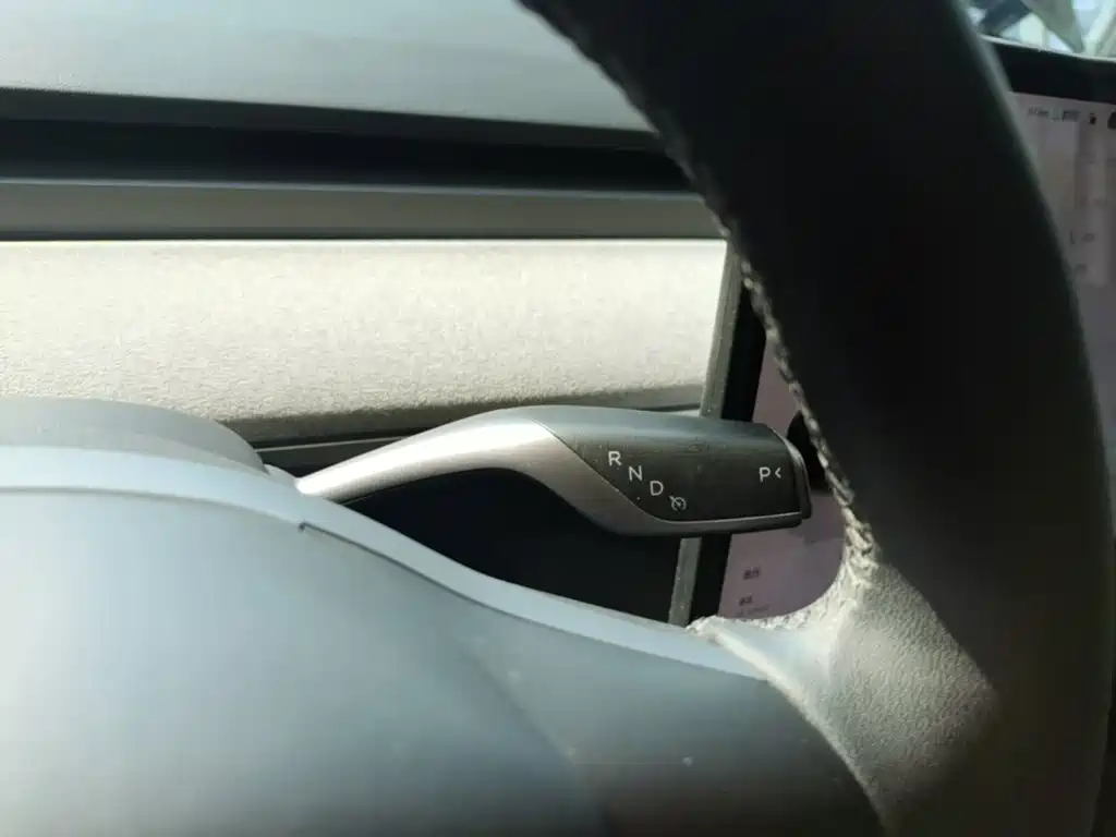 Tesla Model Y — миниатюра 14