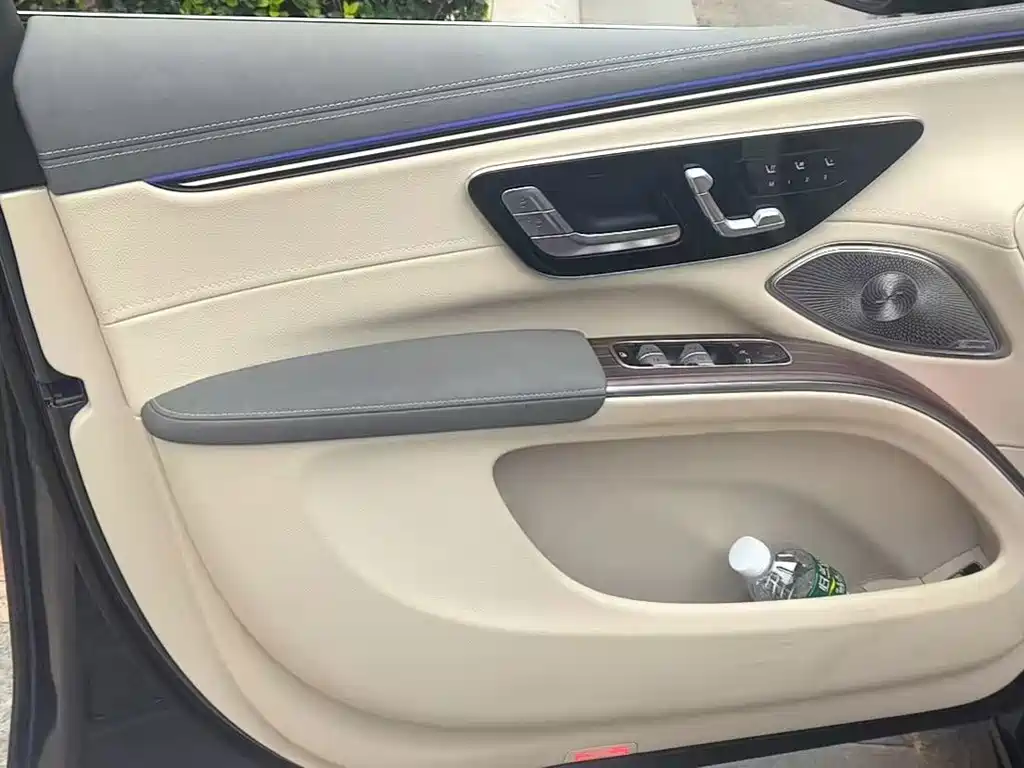 Mercedes-Benz EQS SUV — миниатюра 6