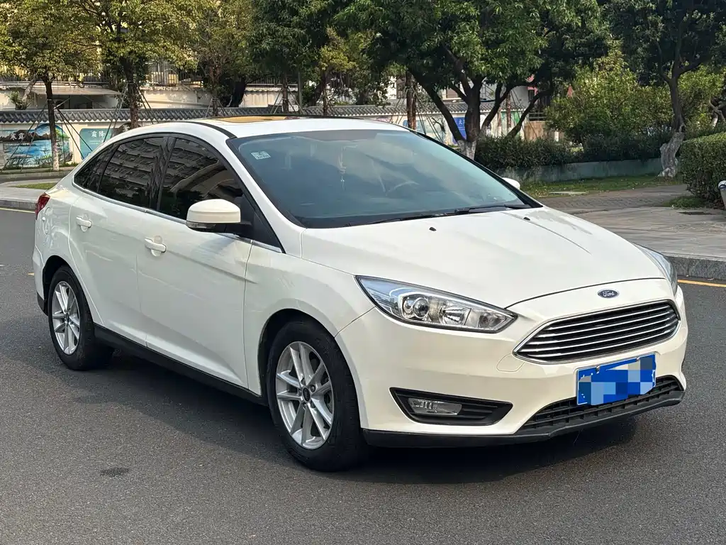 Ford Focus 2015 EcoBoost 180 AT Elite