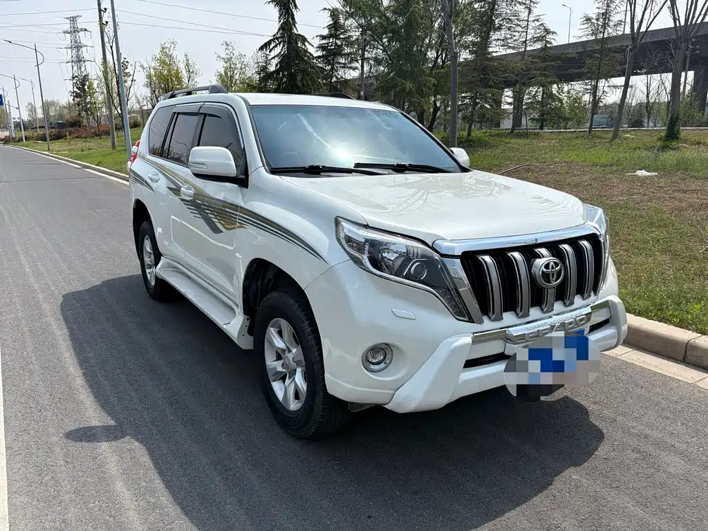 Toyota Land Cruiser Prado 2010 2.7L AT Luxury