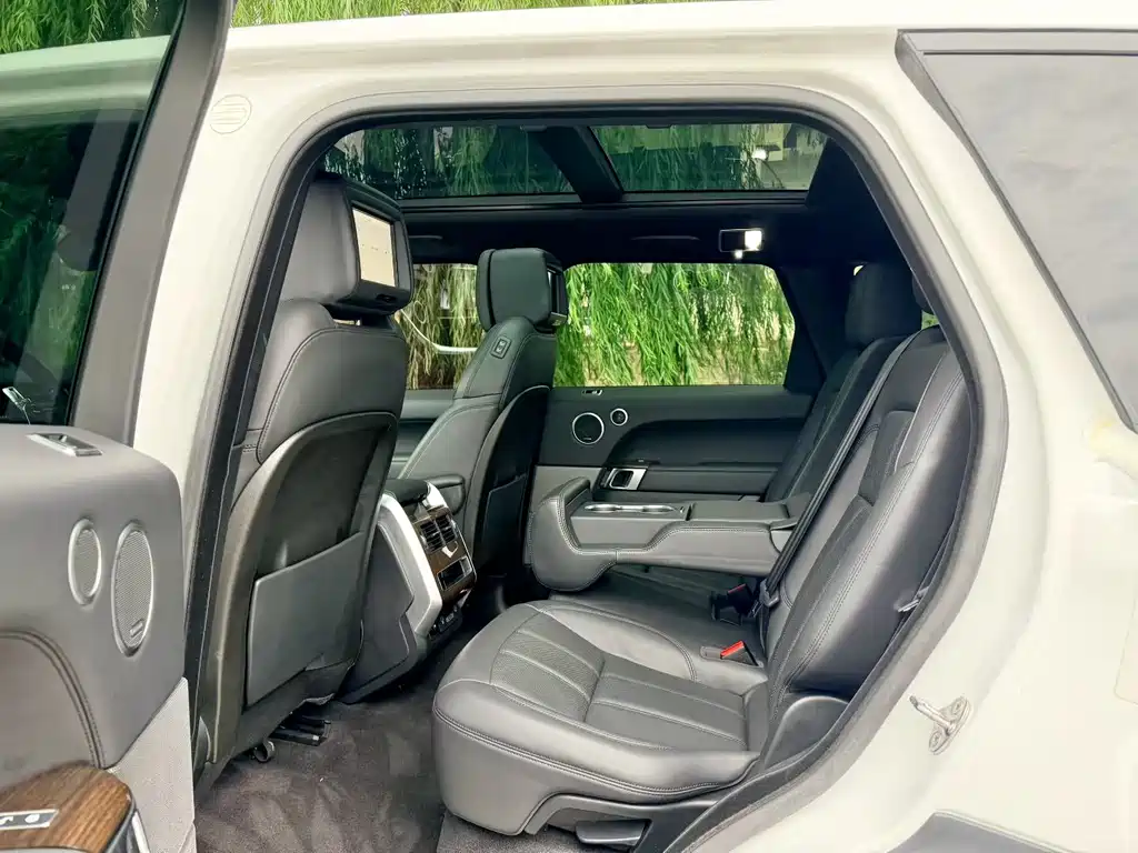 Land Rover Sport PHEV — миниатюра 8