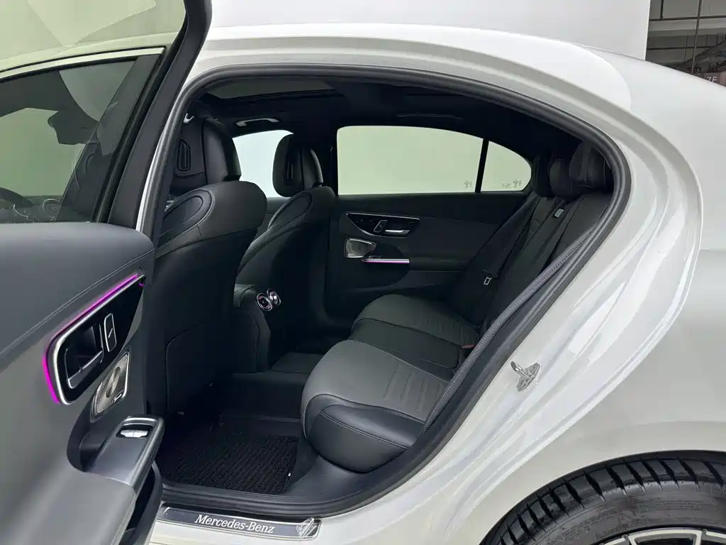 Mercedes-Benz C-Class — миниатюра 17