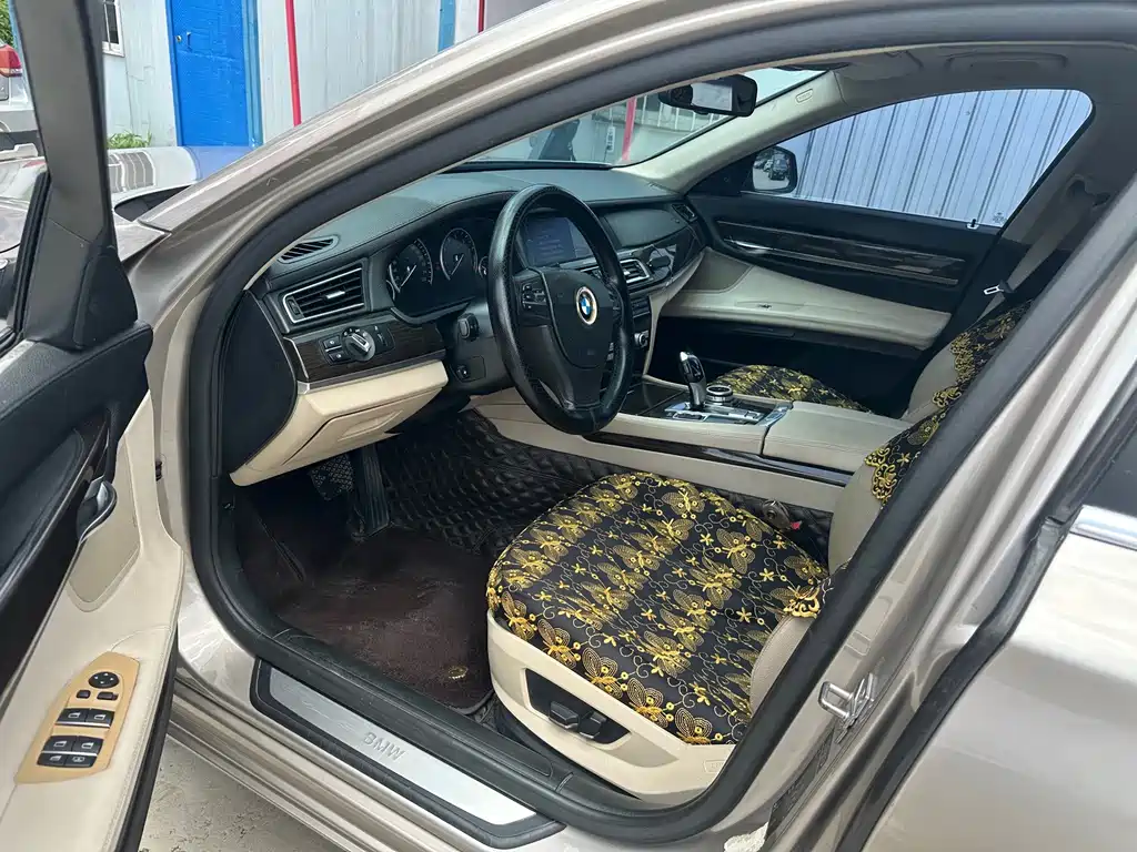 BMW 7 Series — миниатюра 6