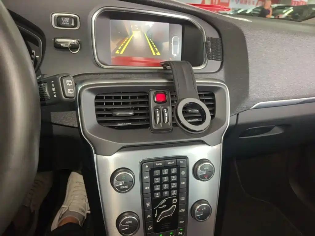 Volvo V40 — миниатюра 13