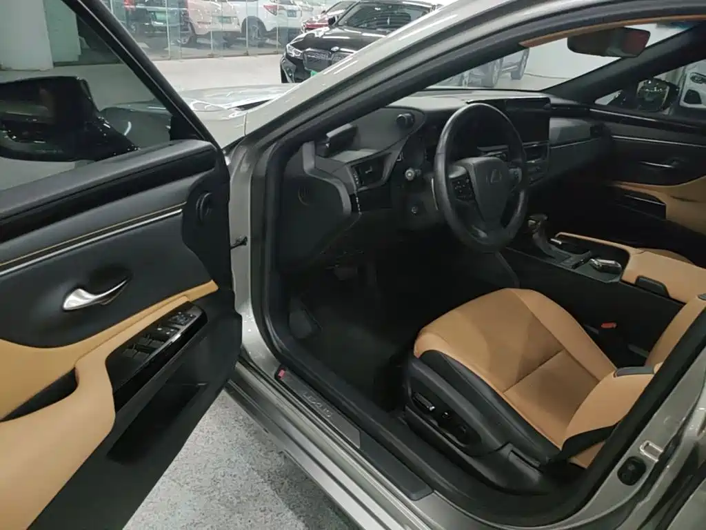 Lexus ES — миниатюра 12