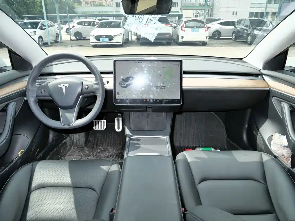 Tesla Model 3 — миниатюра 10