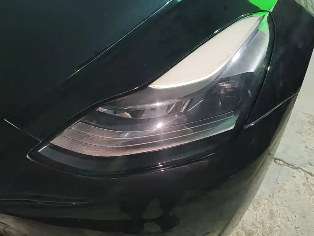 Tesla Model Y — миниатюра 24