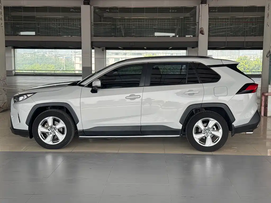 Toyota RAV4 — миниатюра 3