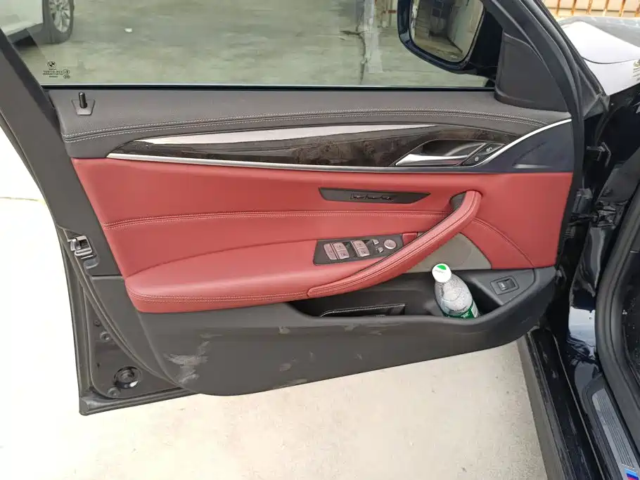 BMW 5 Series — миниатюра 7