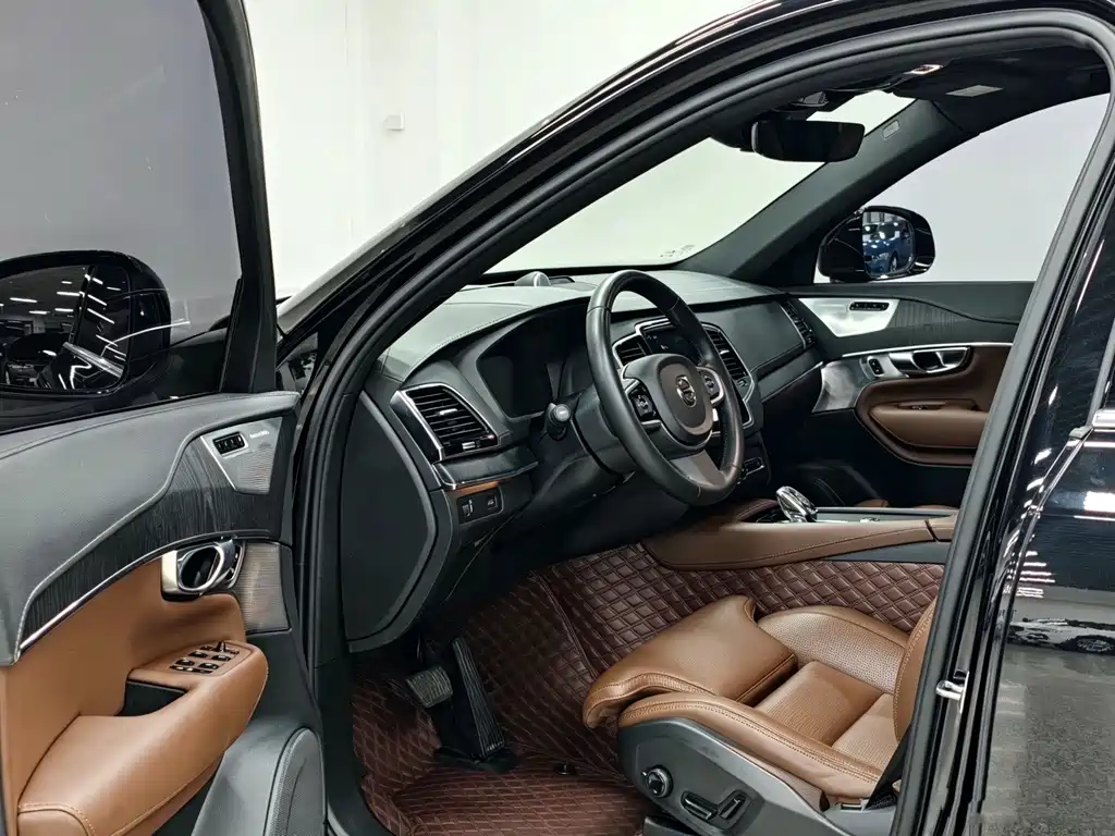 Volvo XC90 2021 B6 Luxury 7 мест