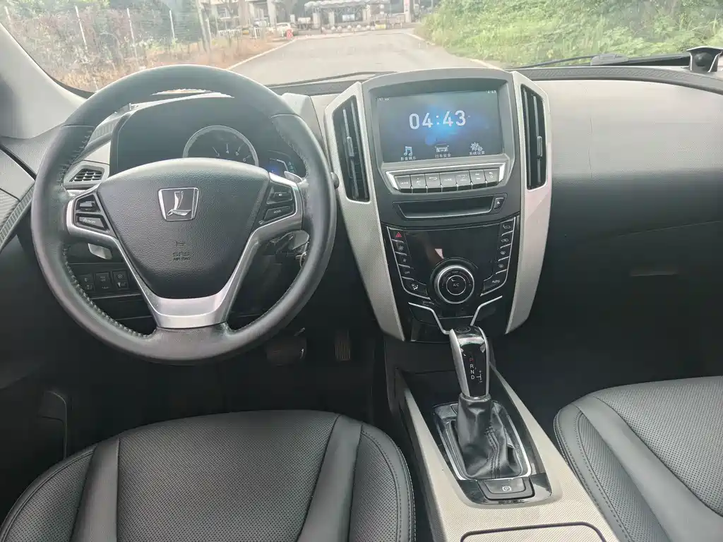 Luxgen U6 — миниатюра 7