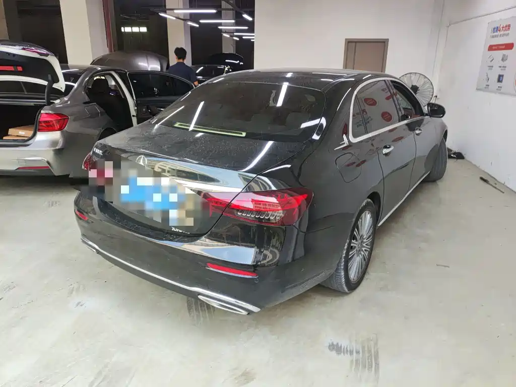 Mercedes-Benz E-Class — миниатюра 2