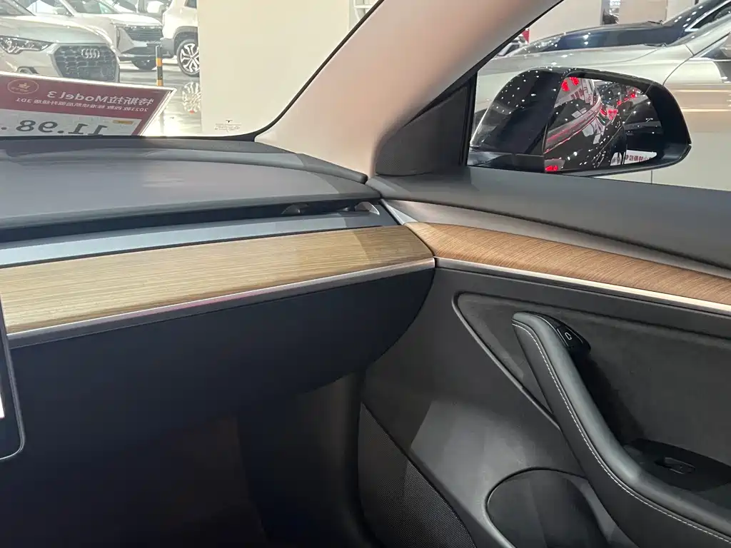 Tesla Model 3 — миниатюра 11
