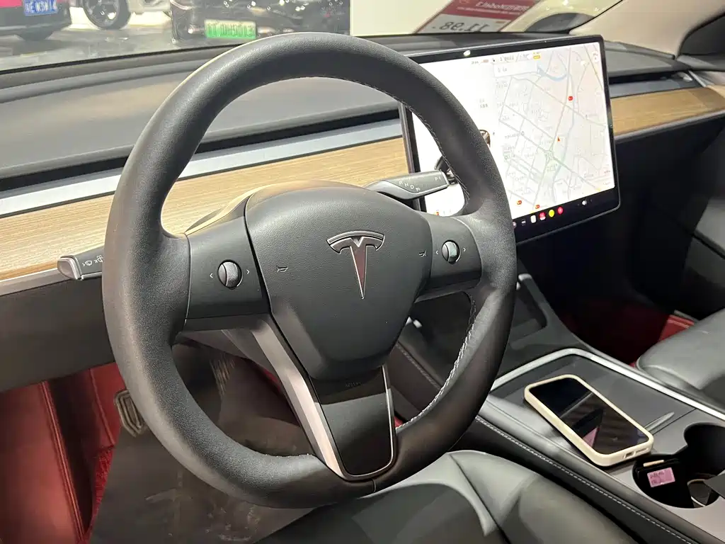 Tesla Model 3 — миниатюра 16