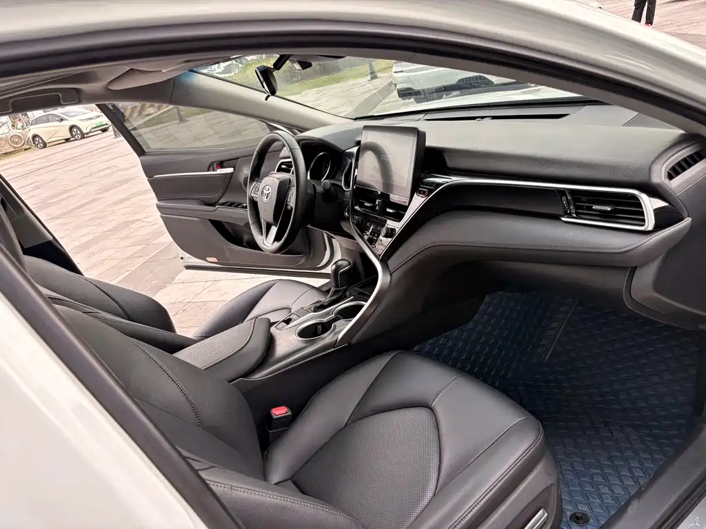 Toyota Camry — миниатюра 22