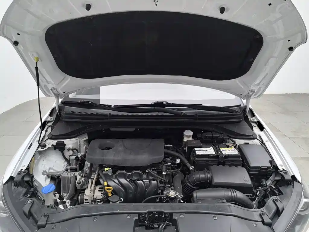 Hyundai Elantra — миниатюра 6