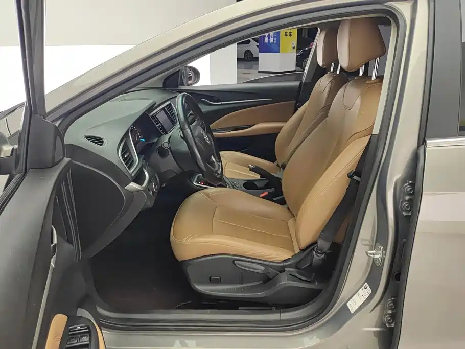 Buick Excelle — миниатюра 9