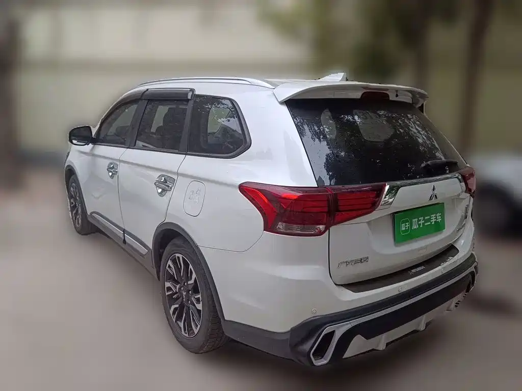 Mitsubishi Outlander — миниатюра 4