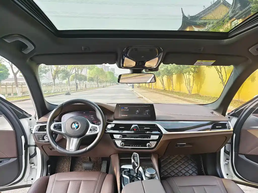 BMW 5 Series — миниатюра 6