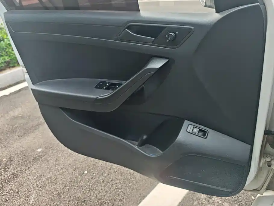 Volkswagen Jetta — миниатюра 7