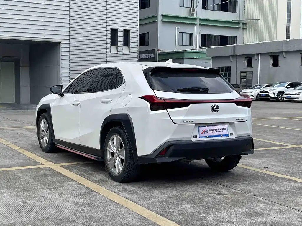 Lexus UX — миниатюра 4
