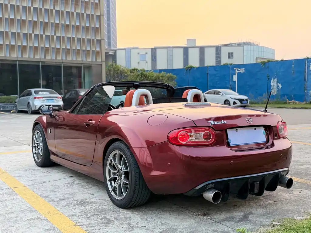 Mazda MX-5 — миниатюра 8