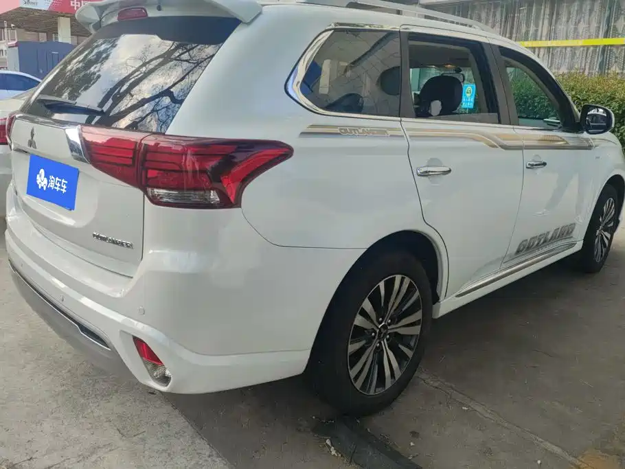 Mitsubishi Outlander — миниатюра 3