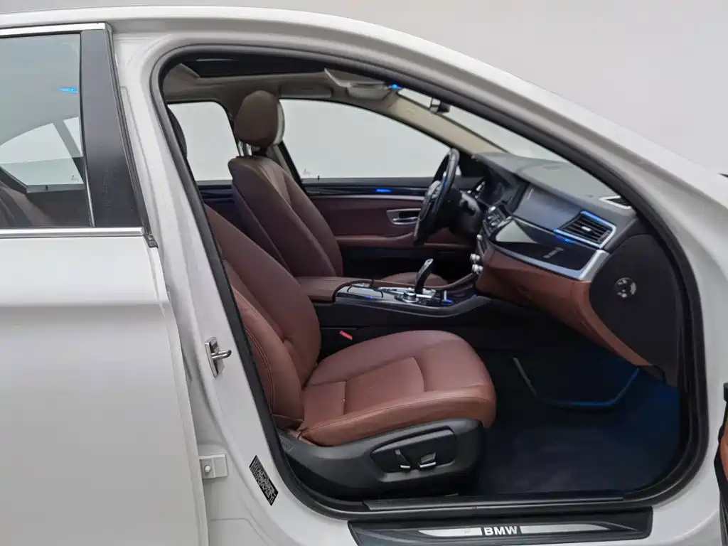 BMW 5 Series — миниатюра 23