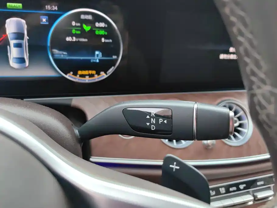 Mercedes-Benz E-Class — миниатюра 16