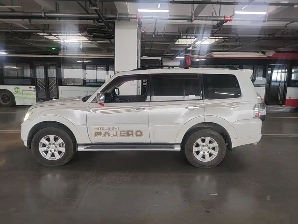 Mitsubishi Pajero (Import) — миниатюра 25