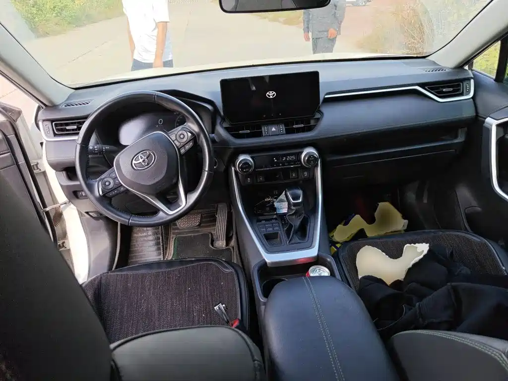 Toyota RAV4 — миниатюра 5
