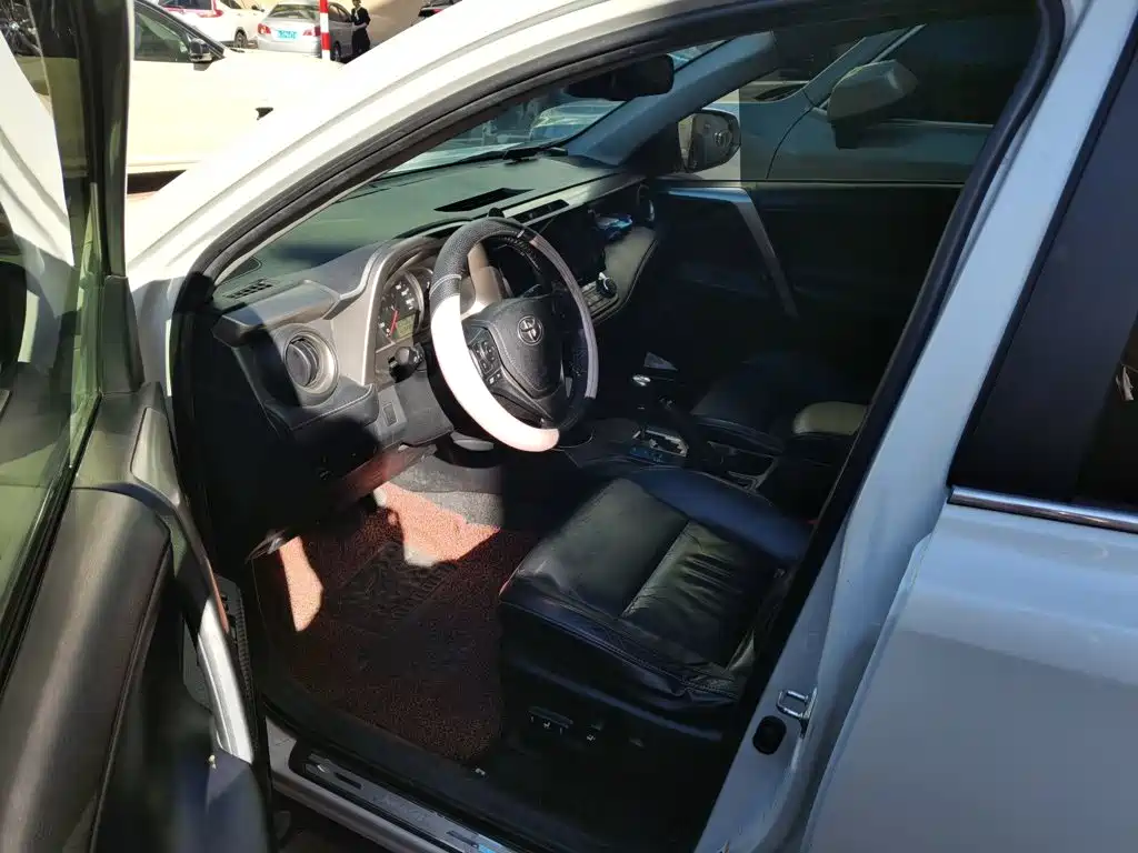 Toyota RAV4 — миниатюра 16