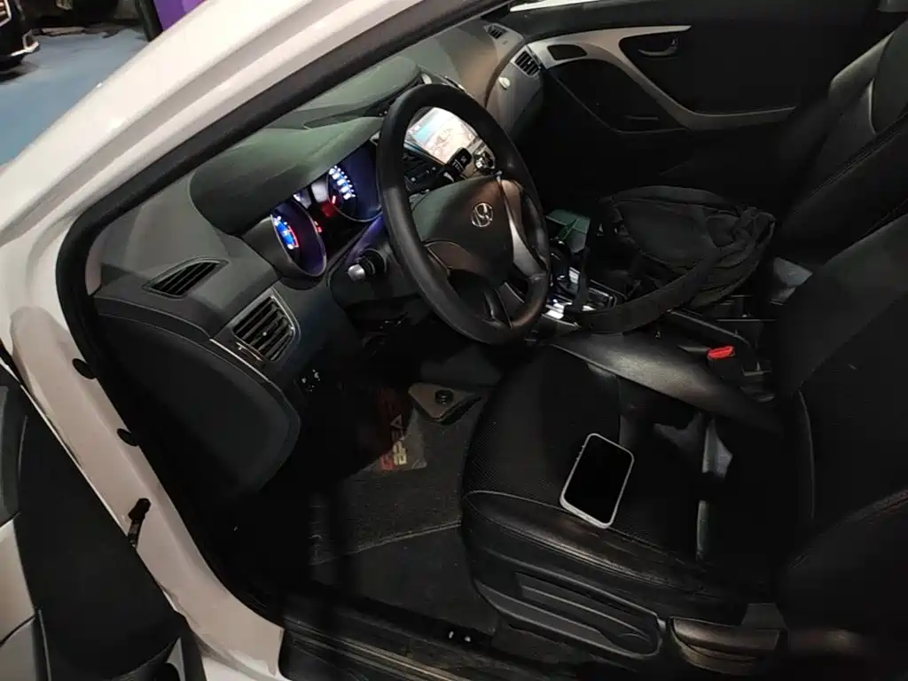 Hyundai Elantra Langdong — миниатюра 16