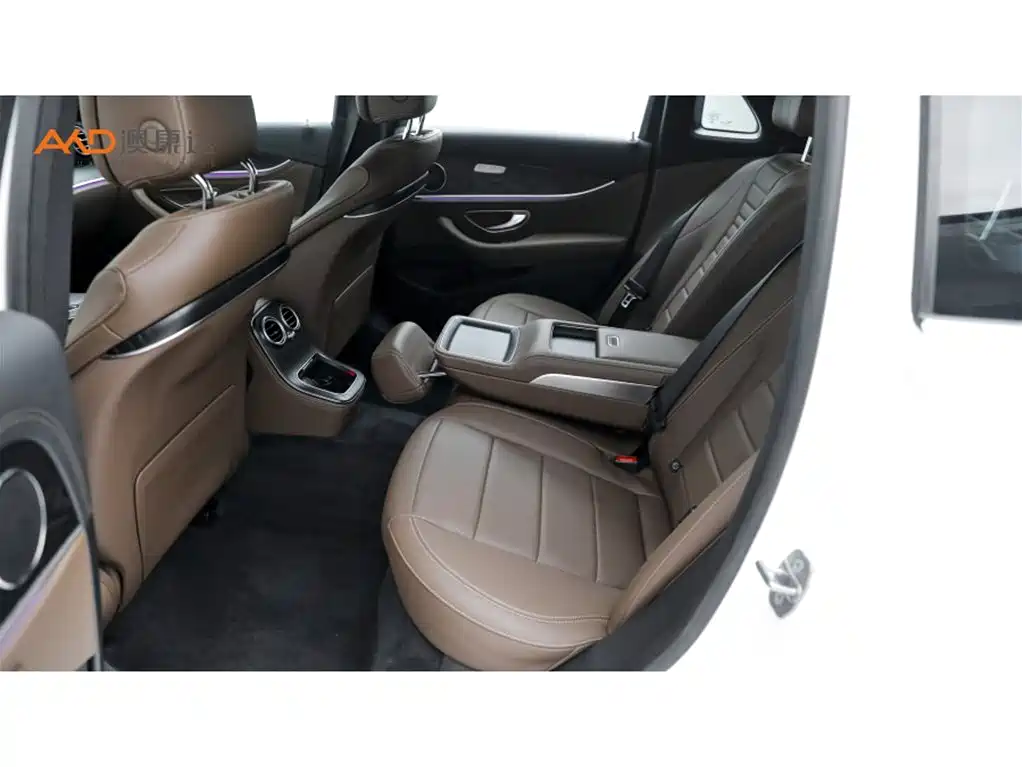 Mercedes-Benz E-Class — миниатюра 7