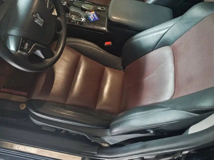 Toyota Crown — миниатюра 9
