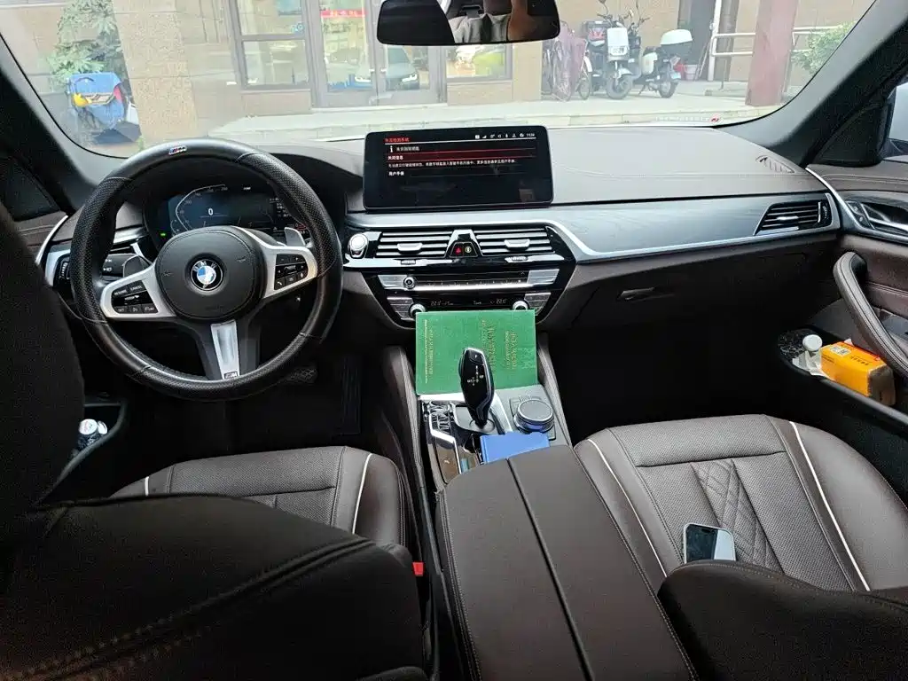 BMW 5 Series — миниатюра 10