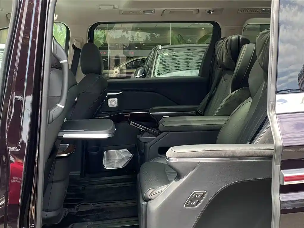 Hongqi HQ9 PHEV 2024 2.0T Luxury