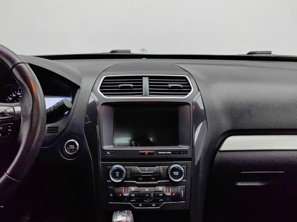Ford Explorer (Import) — миниатюра 12