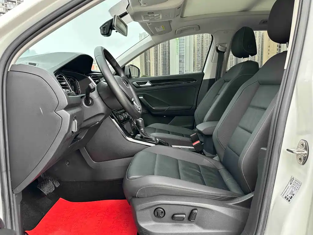 Volkswagen T-Roc 2022 280TSI DSG PLUS