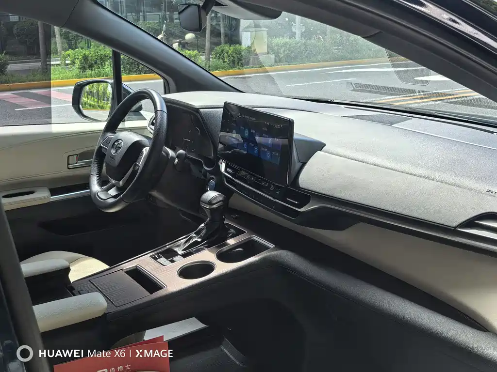 Toyota Granvia 2022 2.5L Luxury