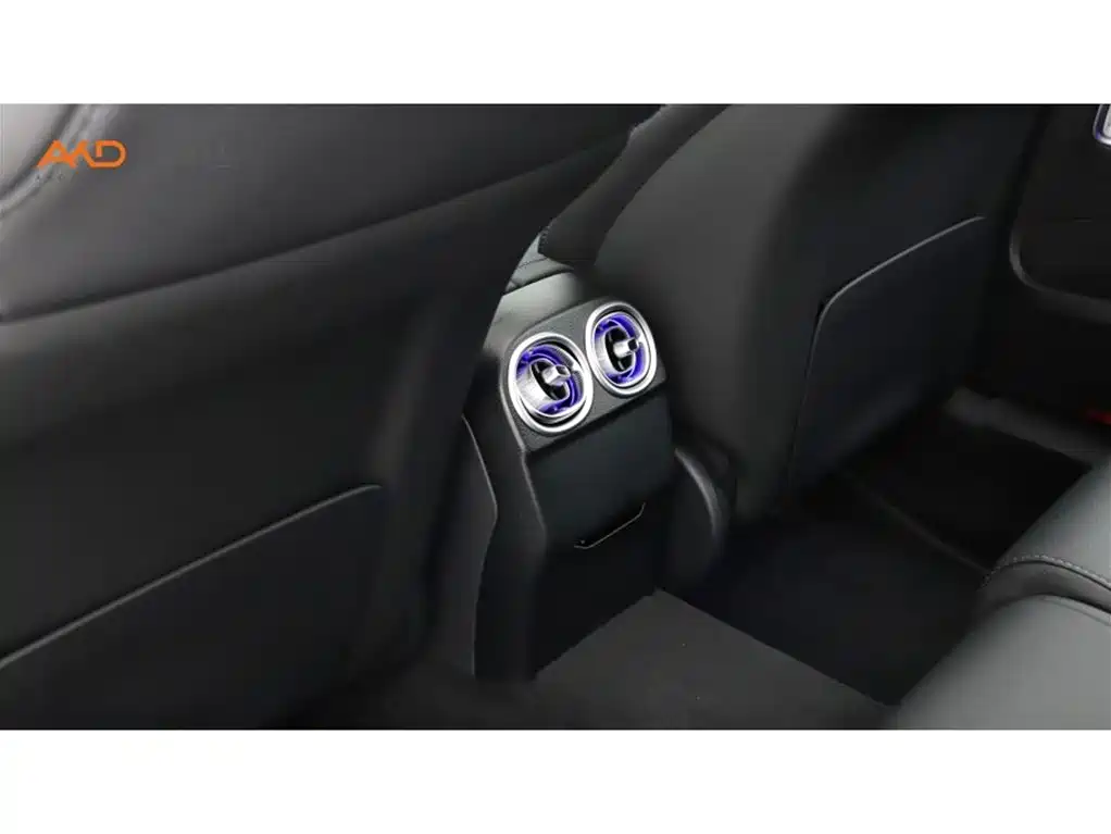 Mercedes-Benz C-Class — миниатюра 9