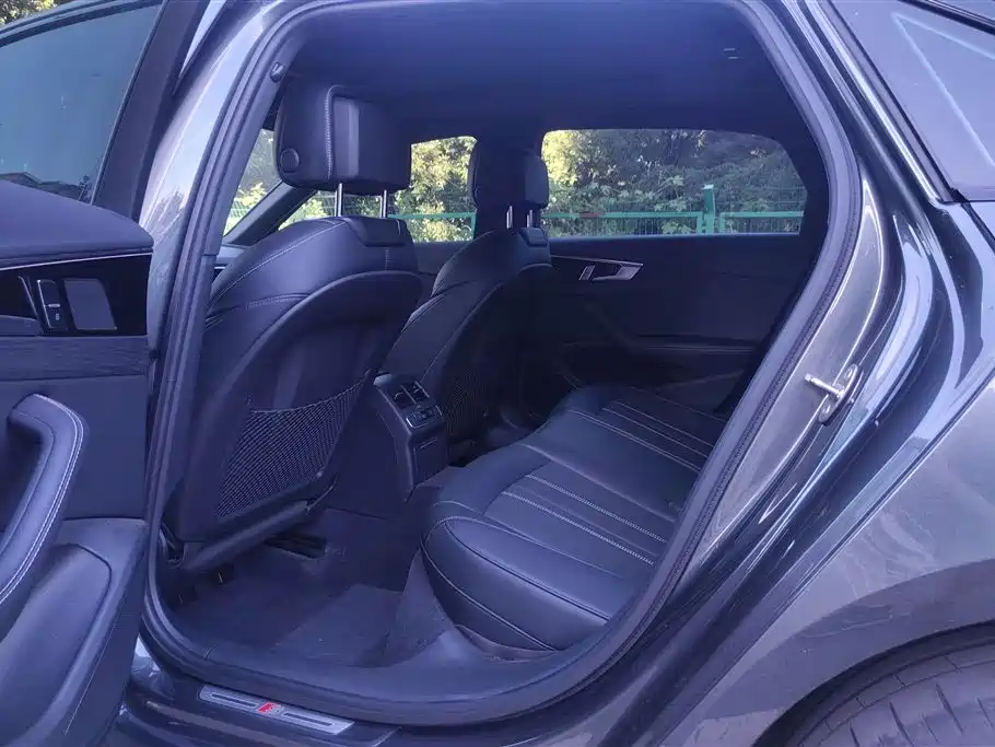 Audi A4L 2024 40 TFSI Luxury