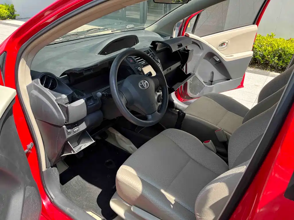 Toyota Yaris 2009 1.6E MT Comfort