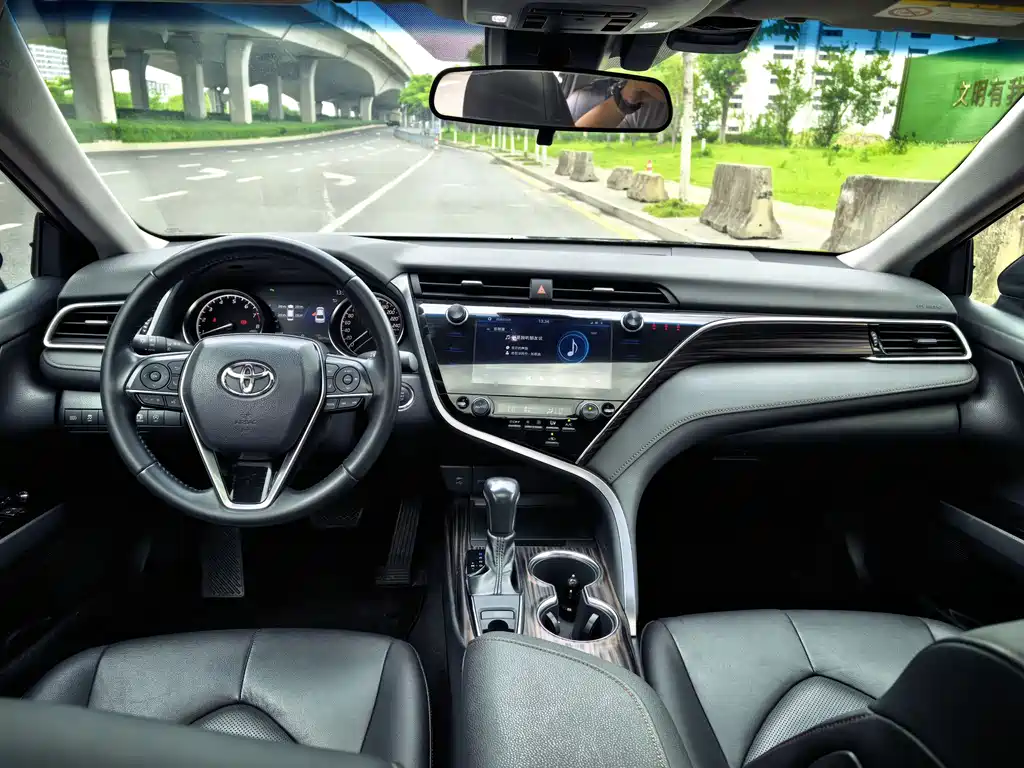 Toyota Camry 2019 2.0G Luxury V