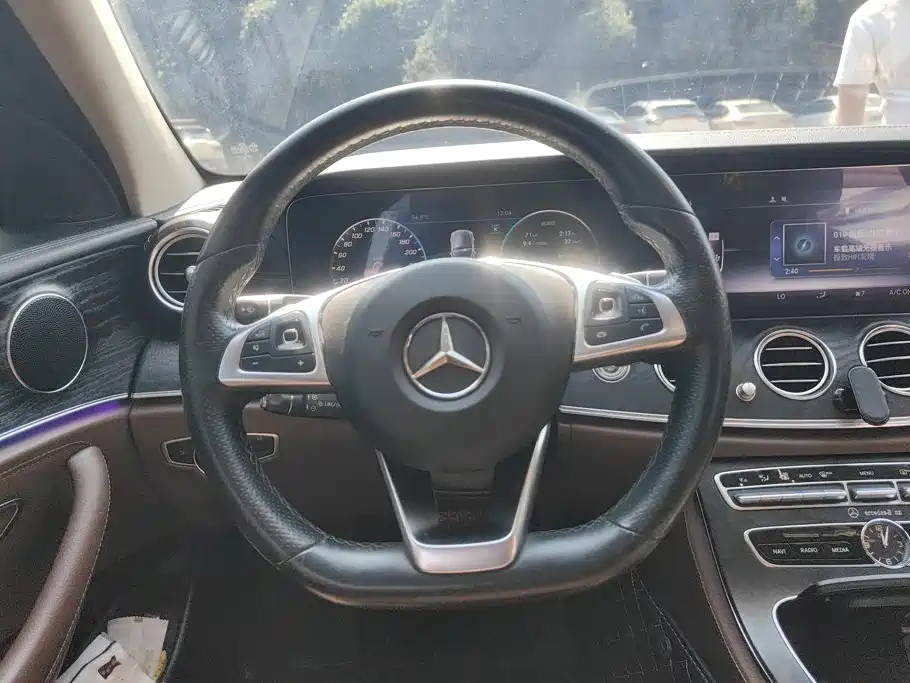 Mercedes-Benz E-Class — миниатюра 15