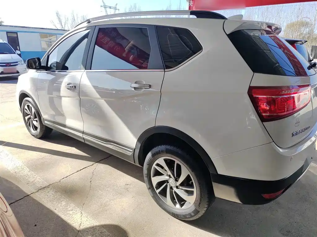 BAOJUN 560